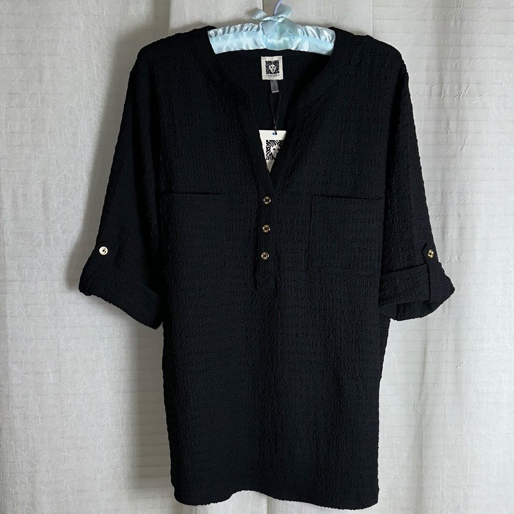 AK XL Classic Black Short Tab Sleeve Gold Tone Buttons V-neck Textured Top